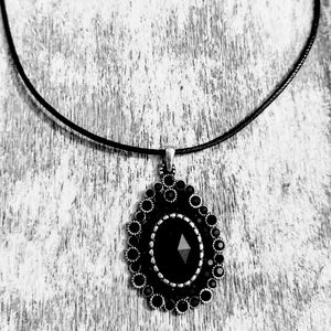 Women's Choker Necklace With Vintage Black Crystal Charm